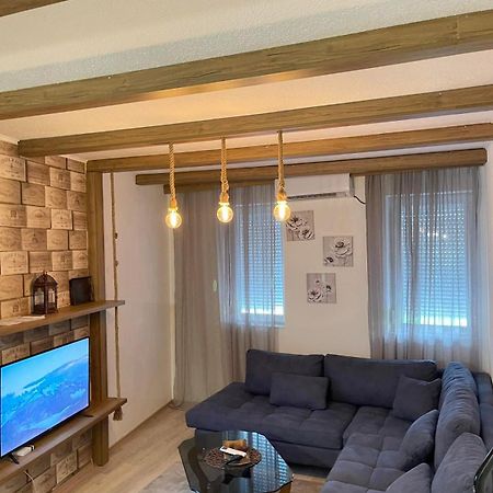 פרישטינה Nessi Apartment מראה חיצוני תמונה