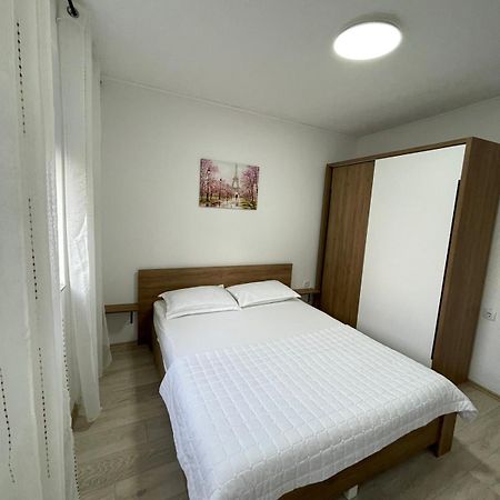פרישטינה Nessi Apartment מראה חיצוני תמונה